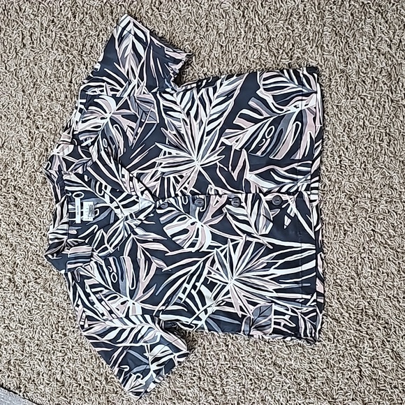 Nicole Miller Tops - Nicole Miller Button Up Top 100% Lyocell Tropical Palm Floral Small